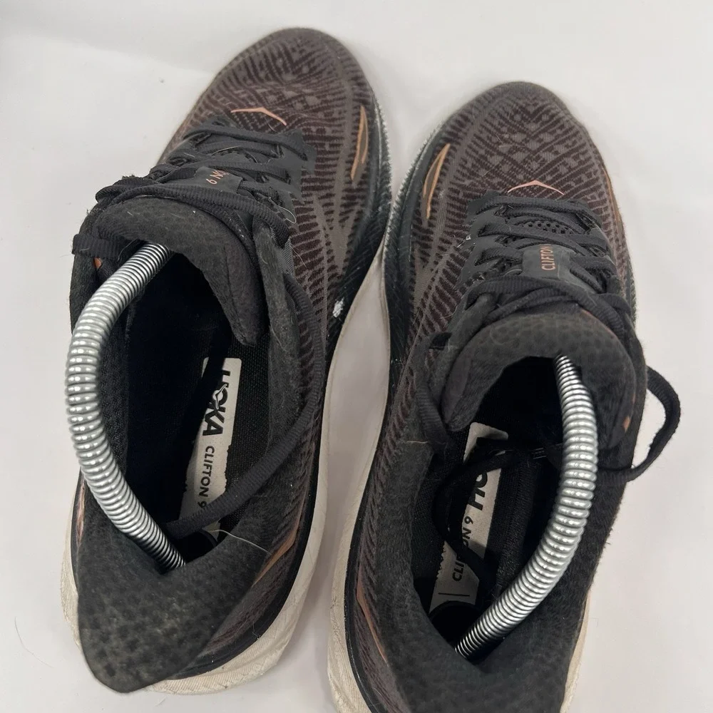 HOKA One One Clifton 9 Black Gold 9.5 B Womens Lace Up Running Shoes Sneakers